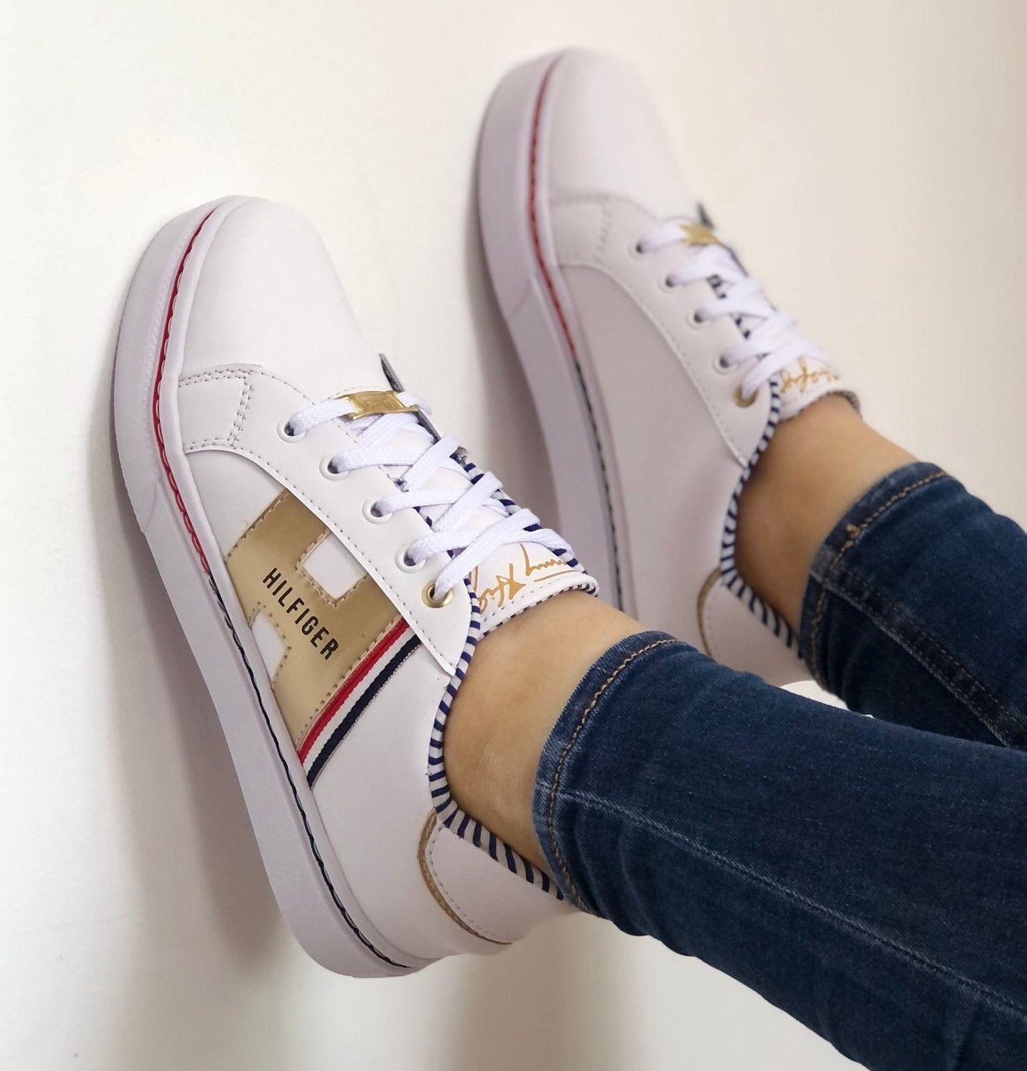 Tenis Deportivo Brillos